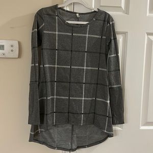 NWOT grey plaid tunic! Longer in back, cute with leggings!!